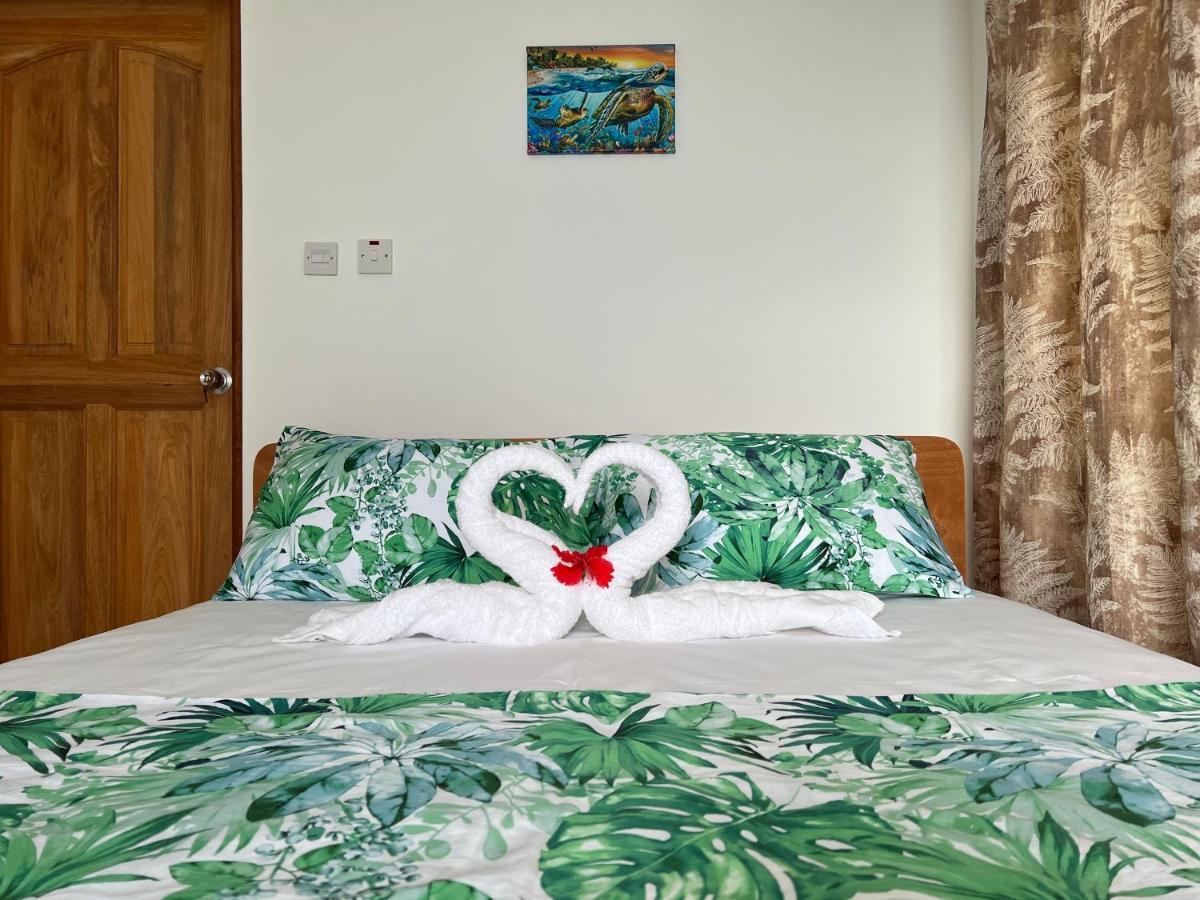 Western Ocean Breeze Self Catering Victoria Eksteriør bilde